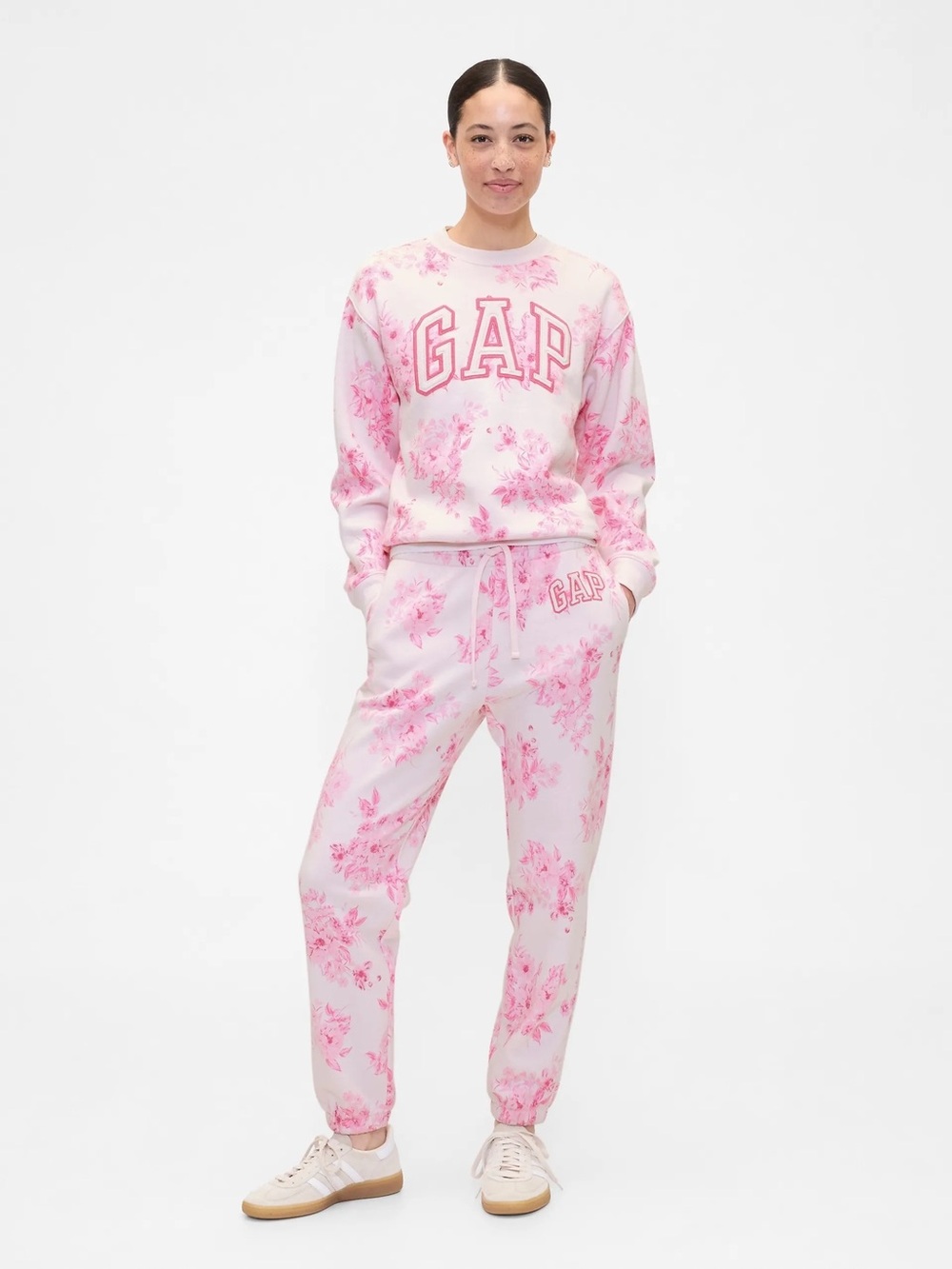 Gap 2pc. Set Oversized Logo Sweatshirt and Joggers In Pink Floral Size S/M